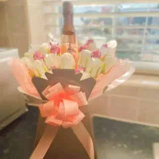 We've got another anniversary this week!🥂
Happy Anniversary to Chelsea!
Thank you for all your hard work over the past 5 years and especially for getting the fire work projects off the ground!
#propertymanagementservices #celebration #propertymanagementlife #worthingbusiness #worthing #workanniversary #womeninbusiness #DFC #propertymanager #propertymanagment #flowers